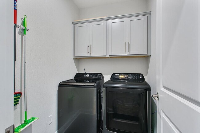 Building Photo - Newer Home in Wildlight!