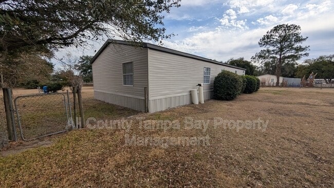 Building Photo - 3753 Oakwood Dr