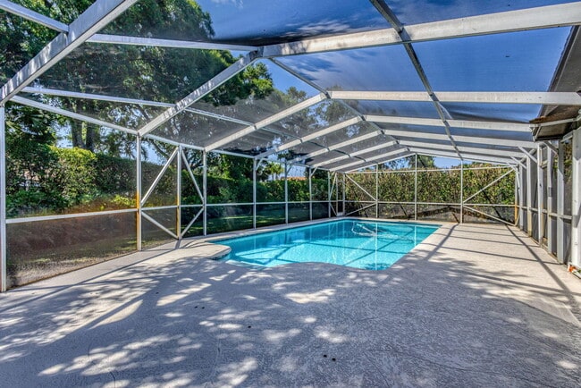 Building Photo - 932 Evergreen Dr