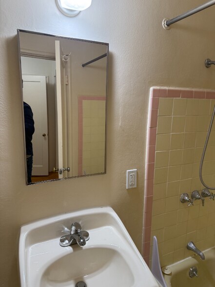 Building Photo - 1815 Spruce St