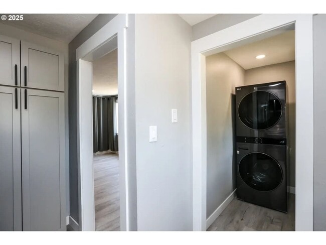 Building Photo - Royal Avenue