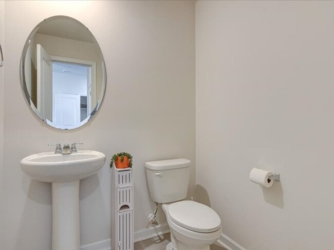 Building Photo - Beautiful 4 Bed, 3.5 Bath Rental with Gran...