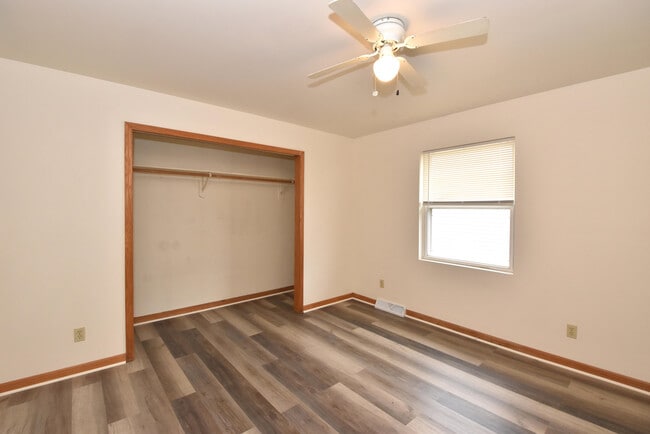 Building Photo - 3042 Hamlin Ave