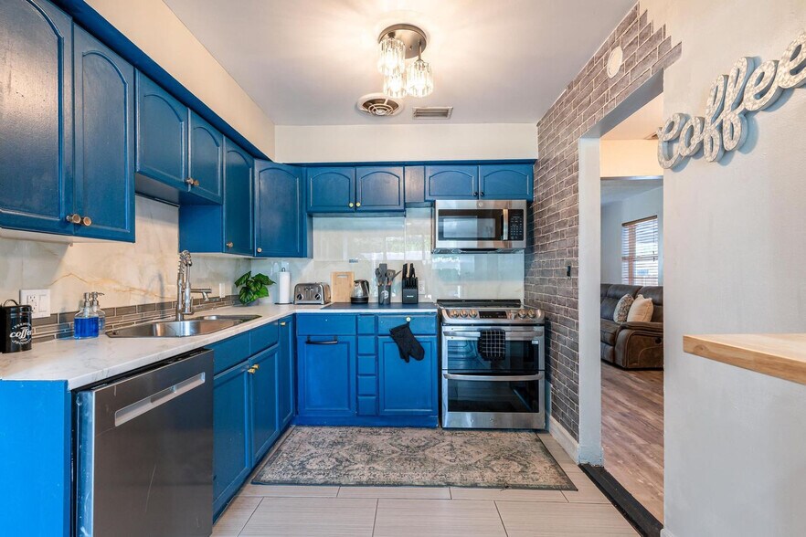 Building Photo - 1315 SW 30th St