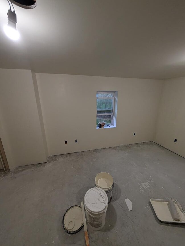 Building Photo - 136 Whitestown Rd