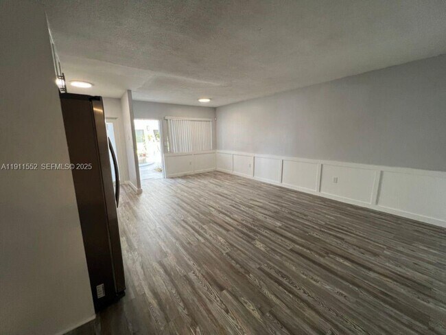 Building Photo - 2430 NE 135th St