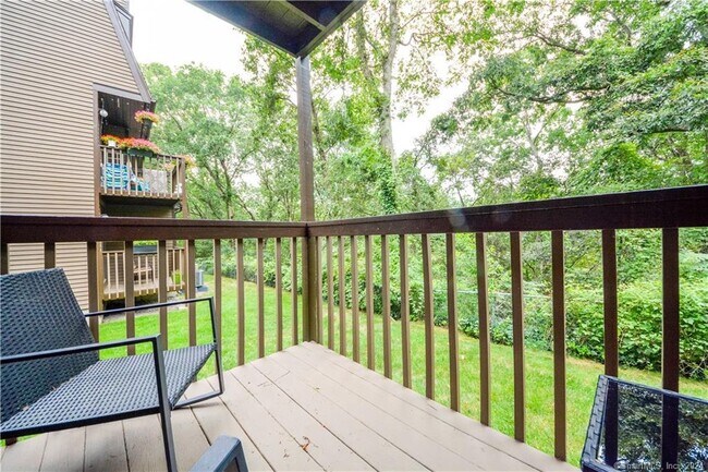 Building Photo - 115 Fillow St