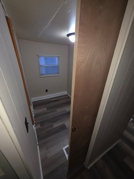 Building Photo - 4744 Ellsworth Ln