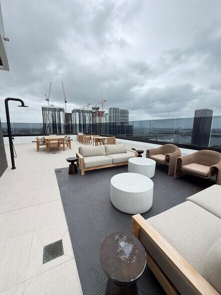 Building Photo - 225 N Miami Ave