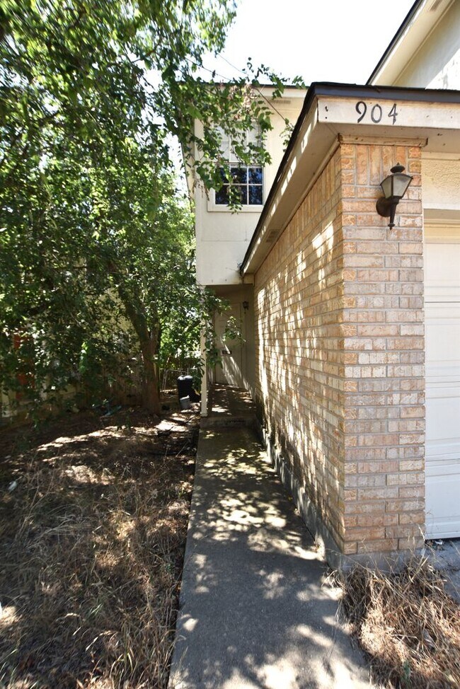 Building Photo - HP902 - 902-904 Sagewood Trail