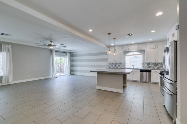 Building Photo - 4586 W Camero Ave