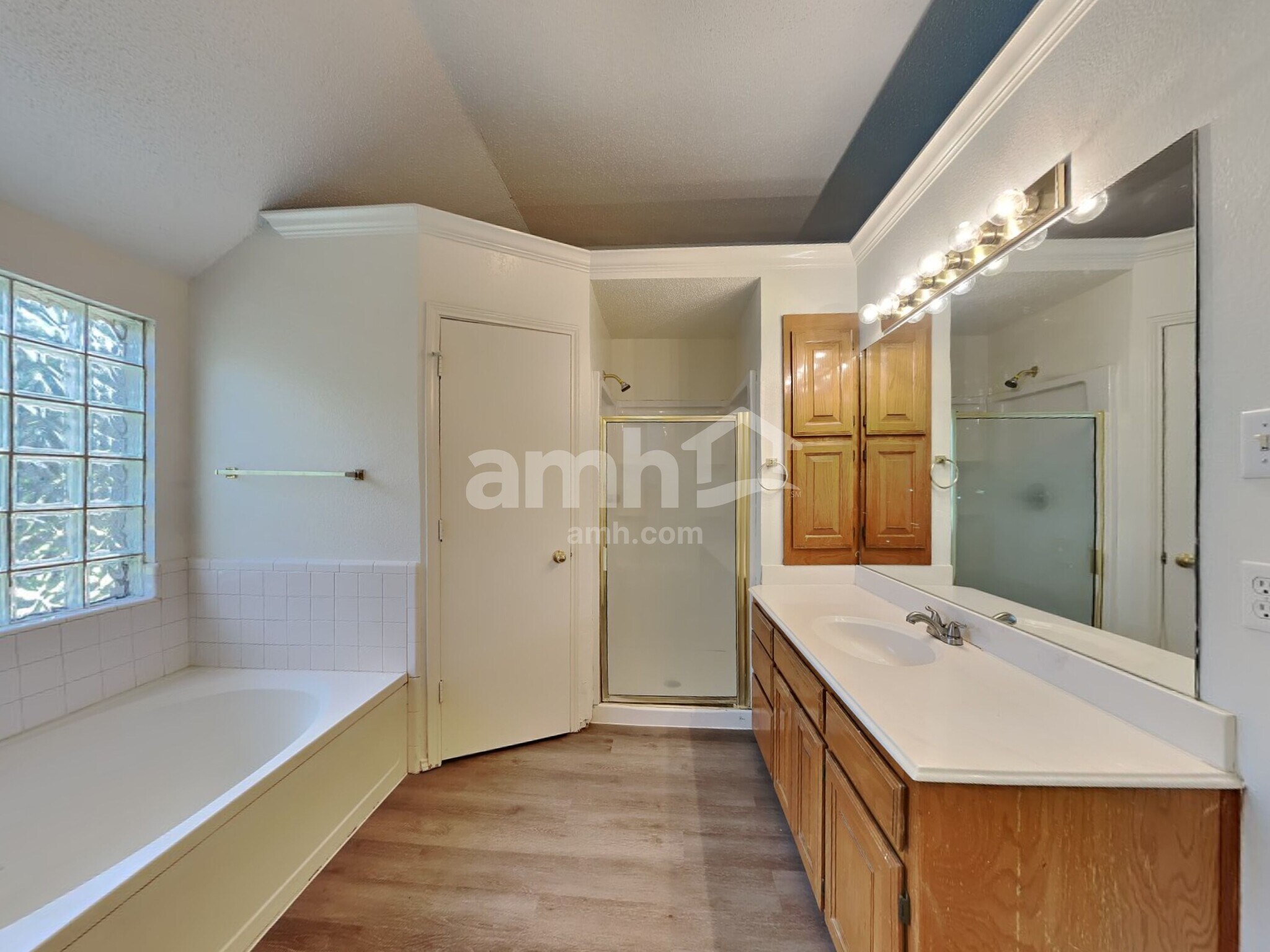 Building Photo - 605 Arbor Ln