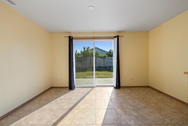 Building Photo - Charming 3-Bed, 2-Bath Single-Family Residence Near Rd 68!