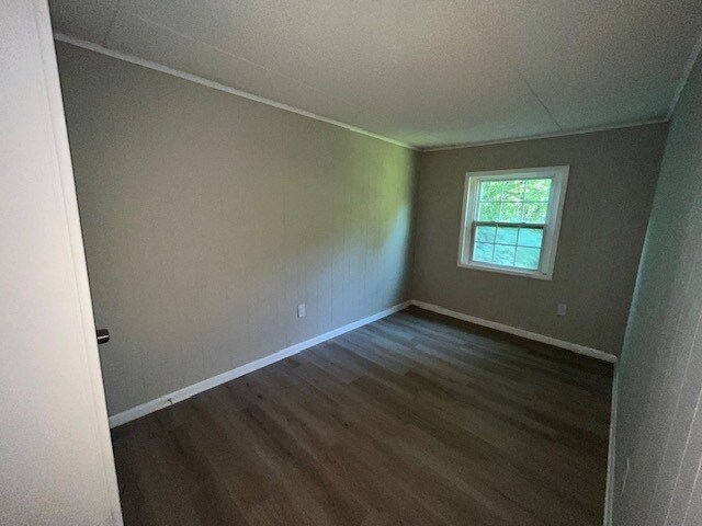 Building Photo - 2830 Village Green Dr