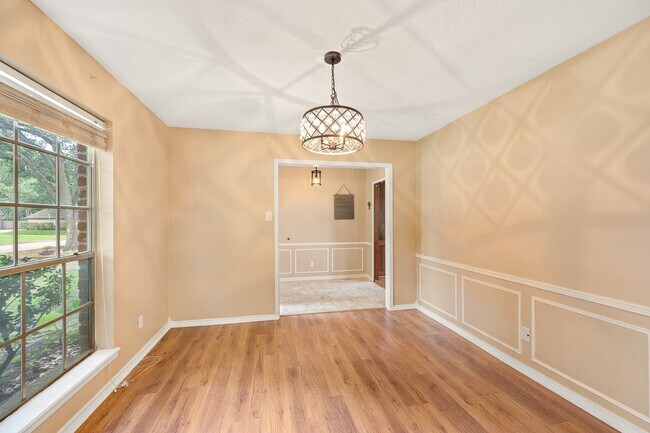 Building Photo - 18107 Shadow Valley Dr