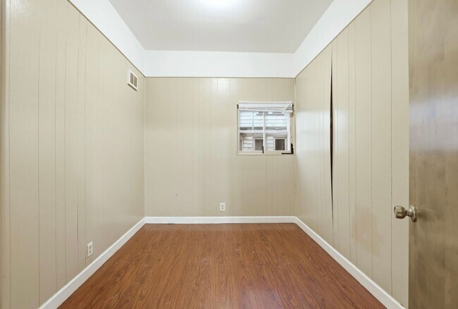 Building Photo - 1610 Court St