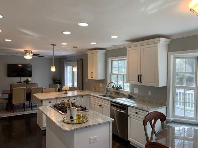 Building Photo - 3436A Holly Rd