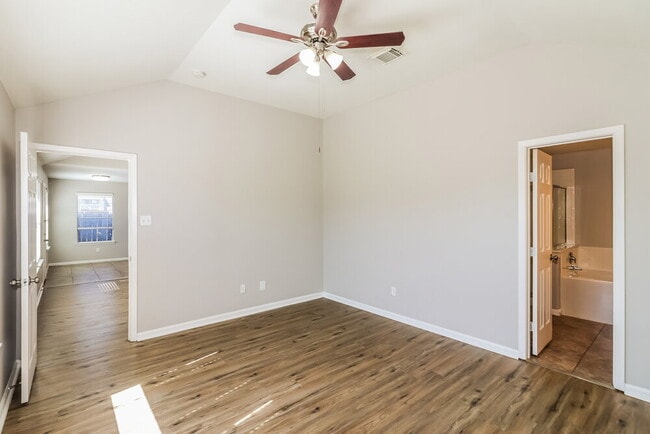 Building Photo - 19831 Billineys Park Dr