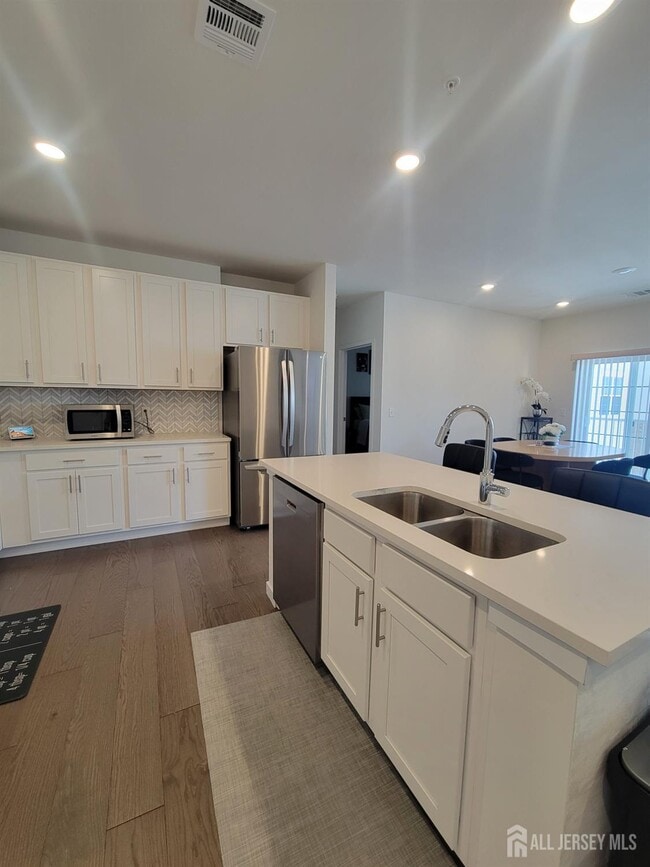 Building Photo - 231 Lorhan Dr