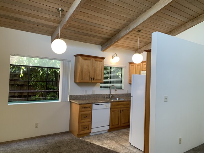 Kitchen - 2491 S Barrington Ave