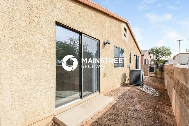 Building Photo - 3 Bedroom Pet-Friendly Home in Tucson, AZ with Main Street Renewal
