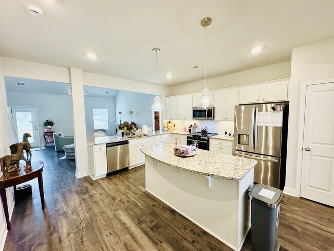Building Photo - 2464 Campton Lp