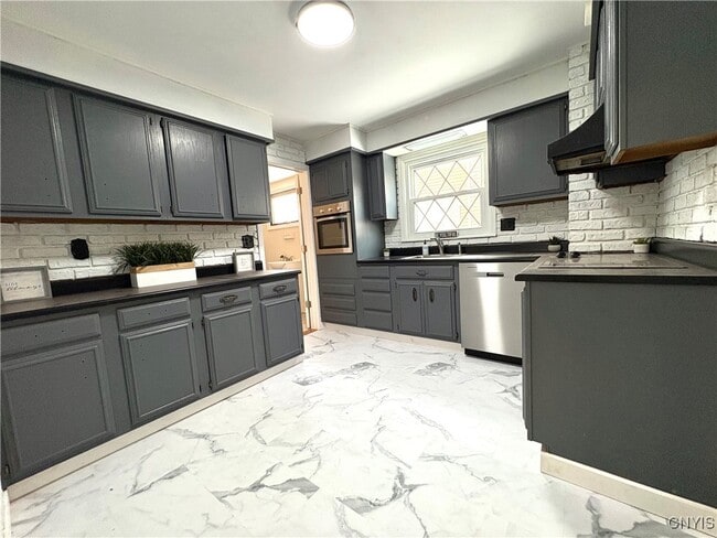 Building Photo - 124 Curtis Pl