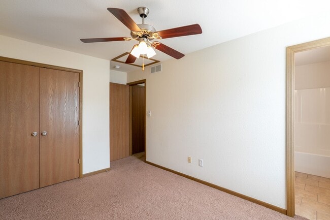 Building Photo - 601-603 Glenstone Dr.