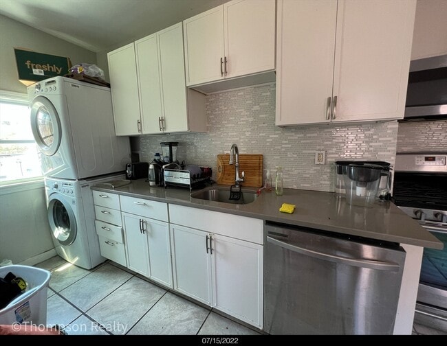 Building Photo - 372 Medford St