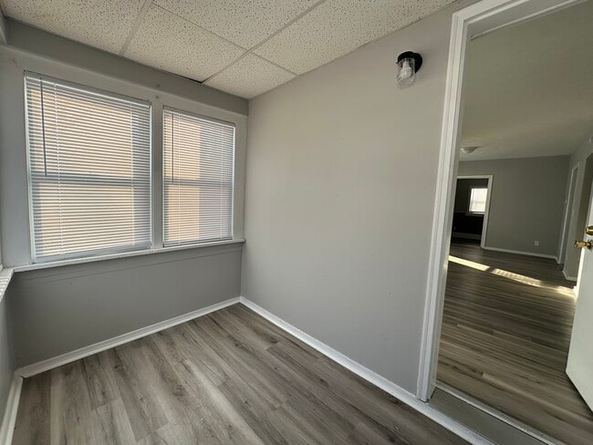 Building Photo - 911 S Laurel St