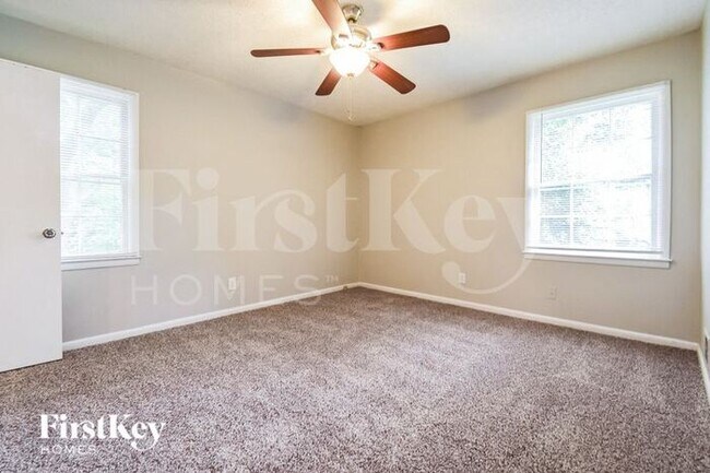 Building Photo - 5674 Sandhurst Dr