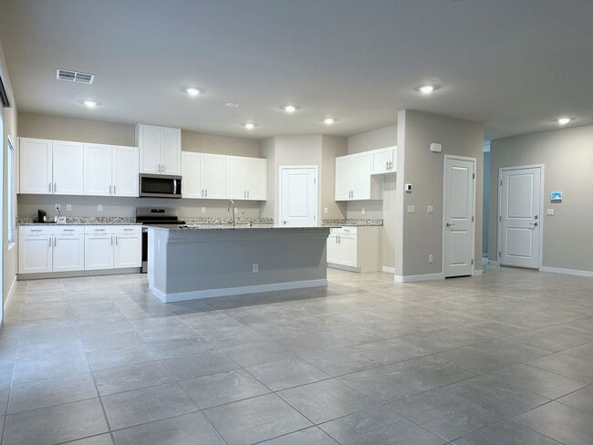 Building Photo - 4bd/2.5bath Single Family Home