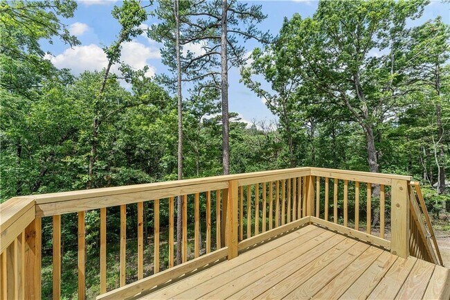 Building Photo - 17 Westmorland Dr