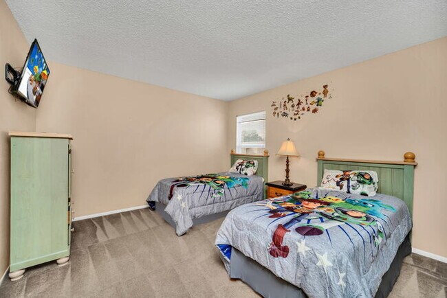 Building Photo - Partially Furnished 6 bedroom/5 Bath home
