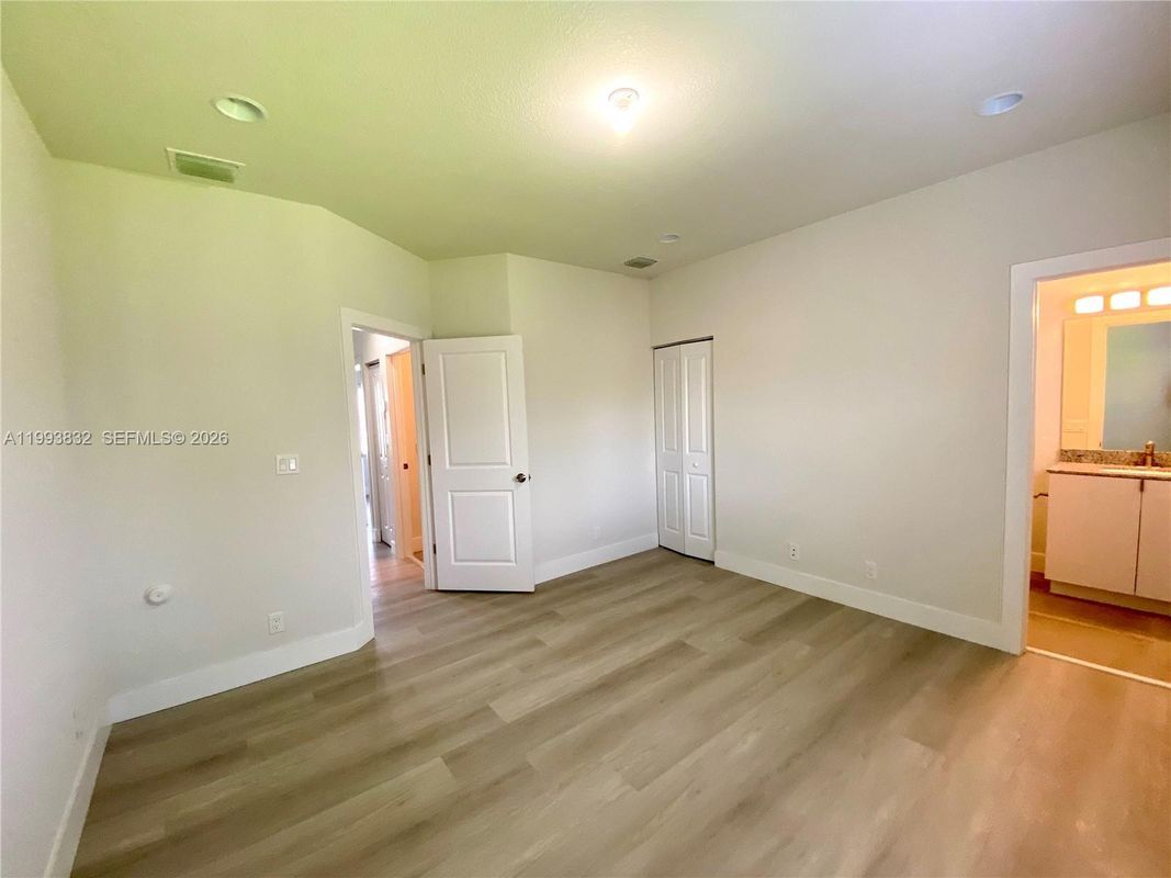 Building Photo - 5860 Lincoln St