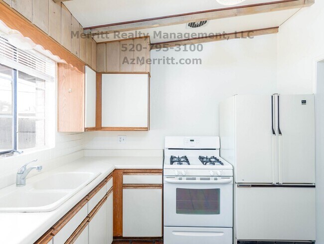 Building Photo - Perfect 3 bdrm 2 bath home in quiet centra...