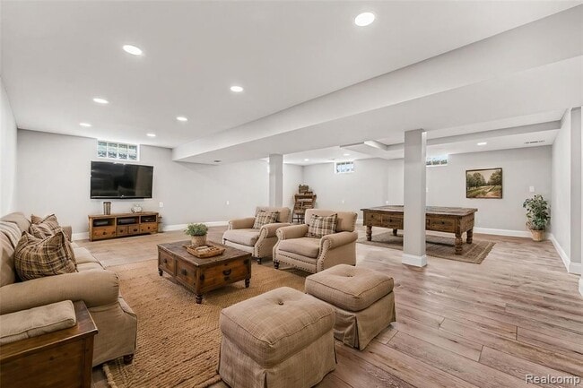 Building Photo - 880 Hemingway Rd