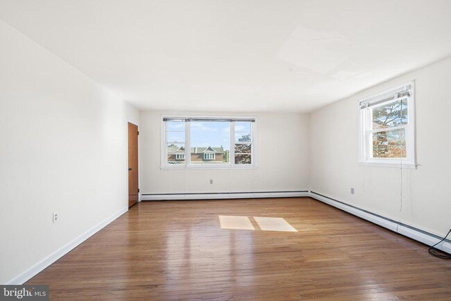Building Photo - 2042 Faunce St
