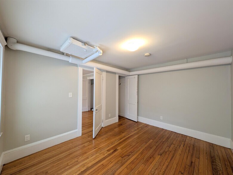 Building Photo - 154 Summer St