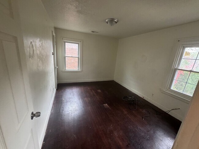 Building Photo - 3 bed/ 1 Bath