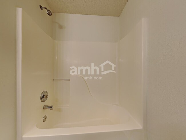 Building Photo - 19344 Fox Chase Dr