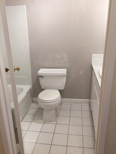 Building Photo - 18530 Hatteras St