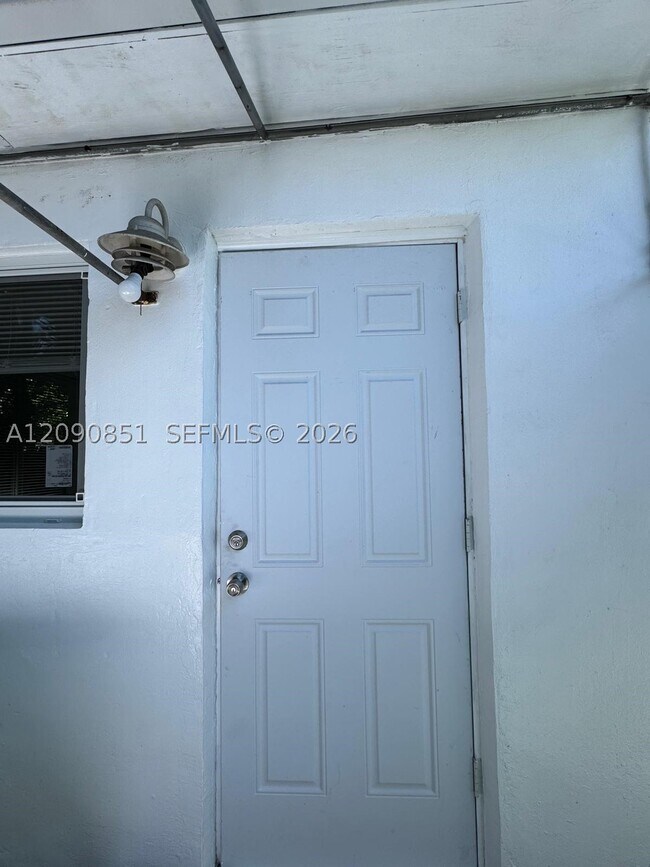Building Photo - 1416 SW 27th St