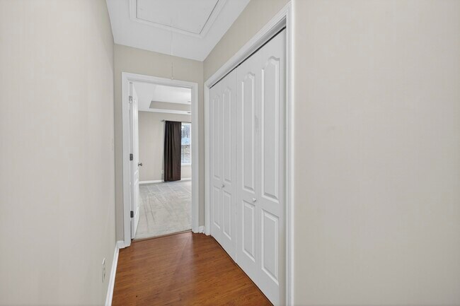 Building Photo - 155 W River Bend Dr