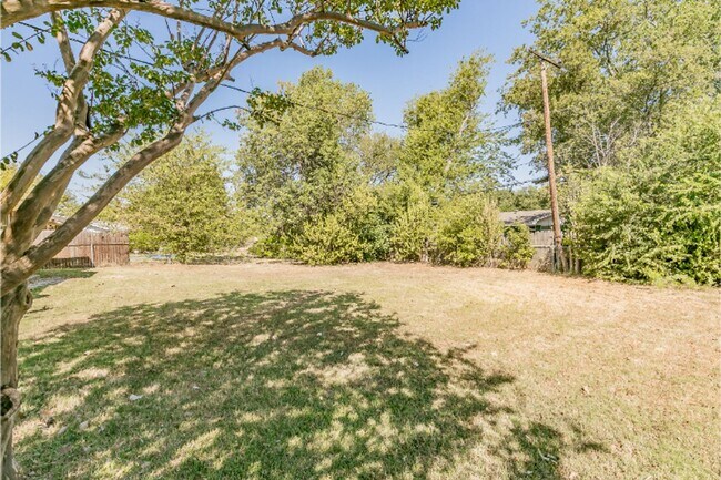 Building Photo - 7513 Maple Dr