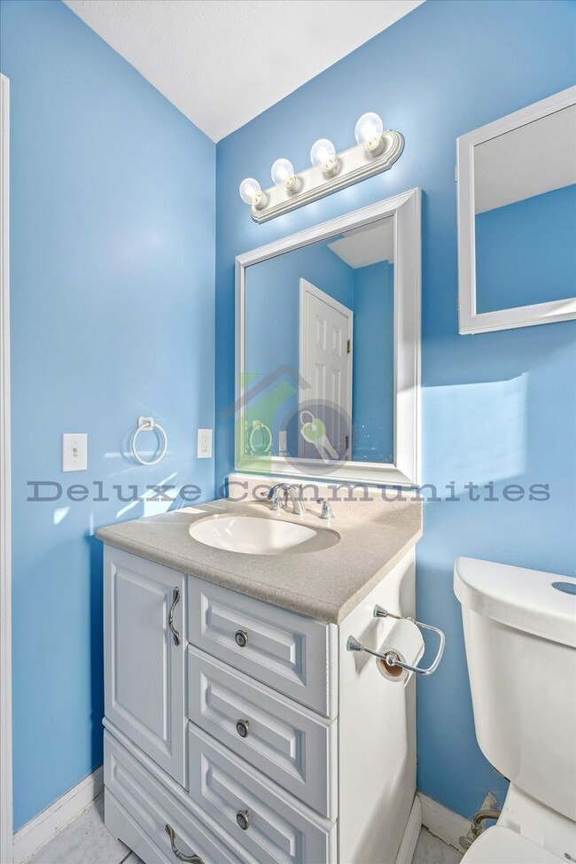 Building Photo - Spacious 3 Bedroom Single Family Home Near Downtown GR | $1795