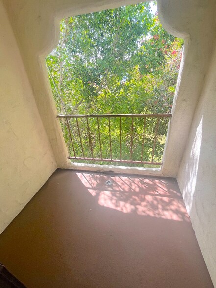 Building Photo - 248 W Avenida Palizada