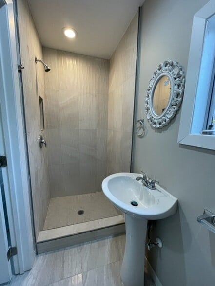 3rd Bath with shower - 1809 N Broadway St