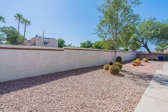 Building Photo - Move-In Ready 2-Bed Tucson Home with Natur...