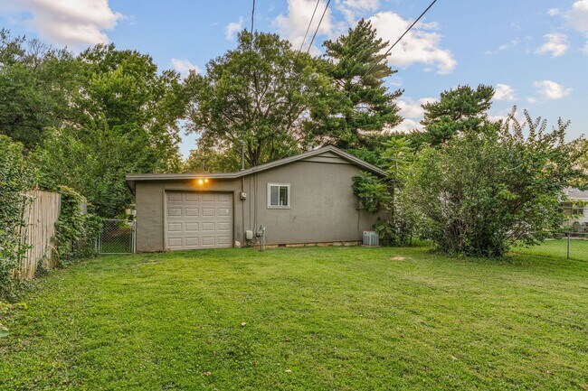 Building Photo - 1628 N Marlan Ave